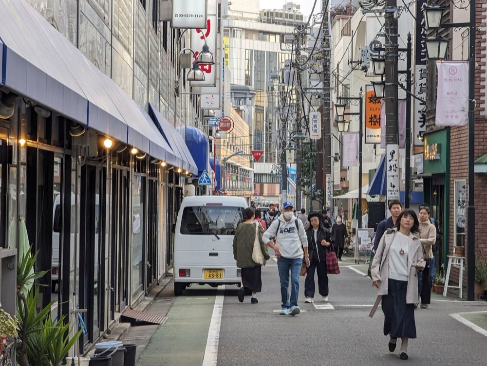 サロン周辺の商店街の様子